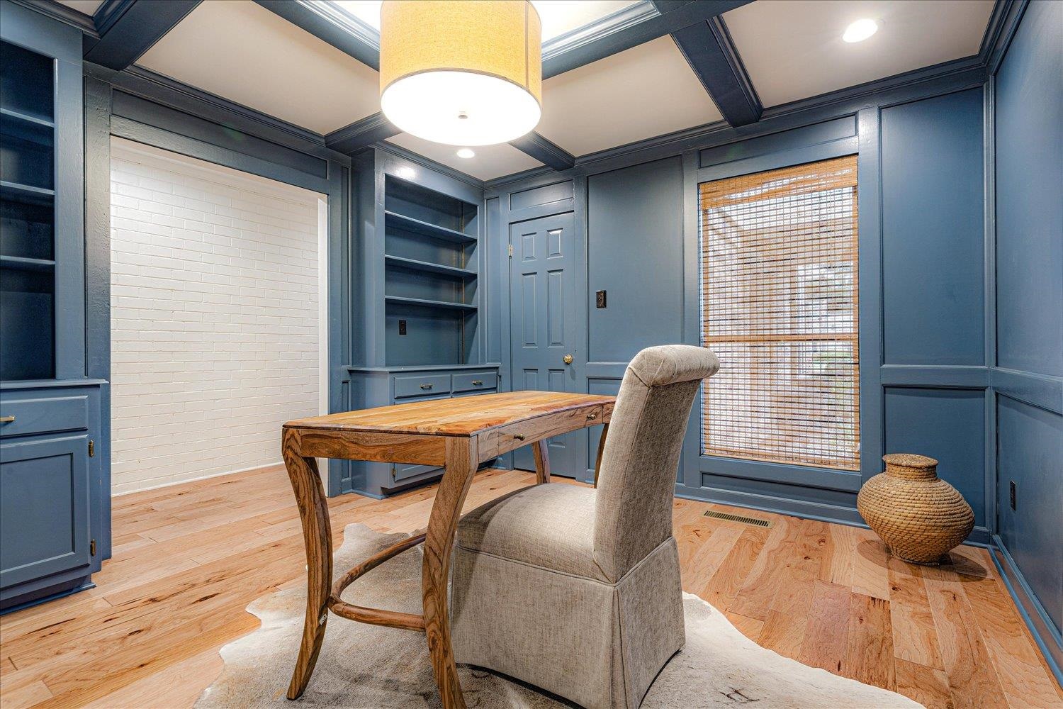 6677 Neshoba Road Memphis, TN 38120 - Photo 24 of 40 a dining room with furniture and window