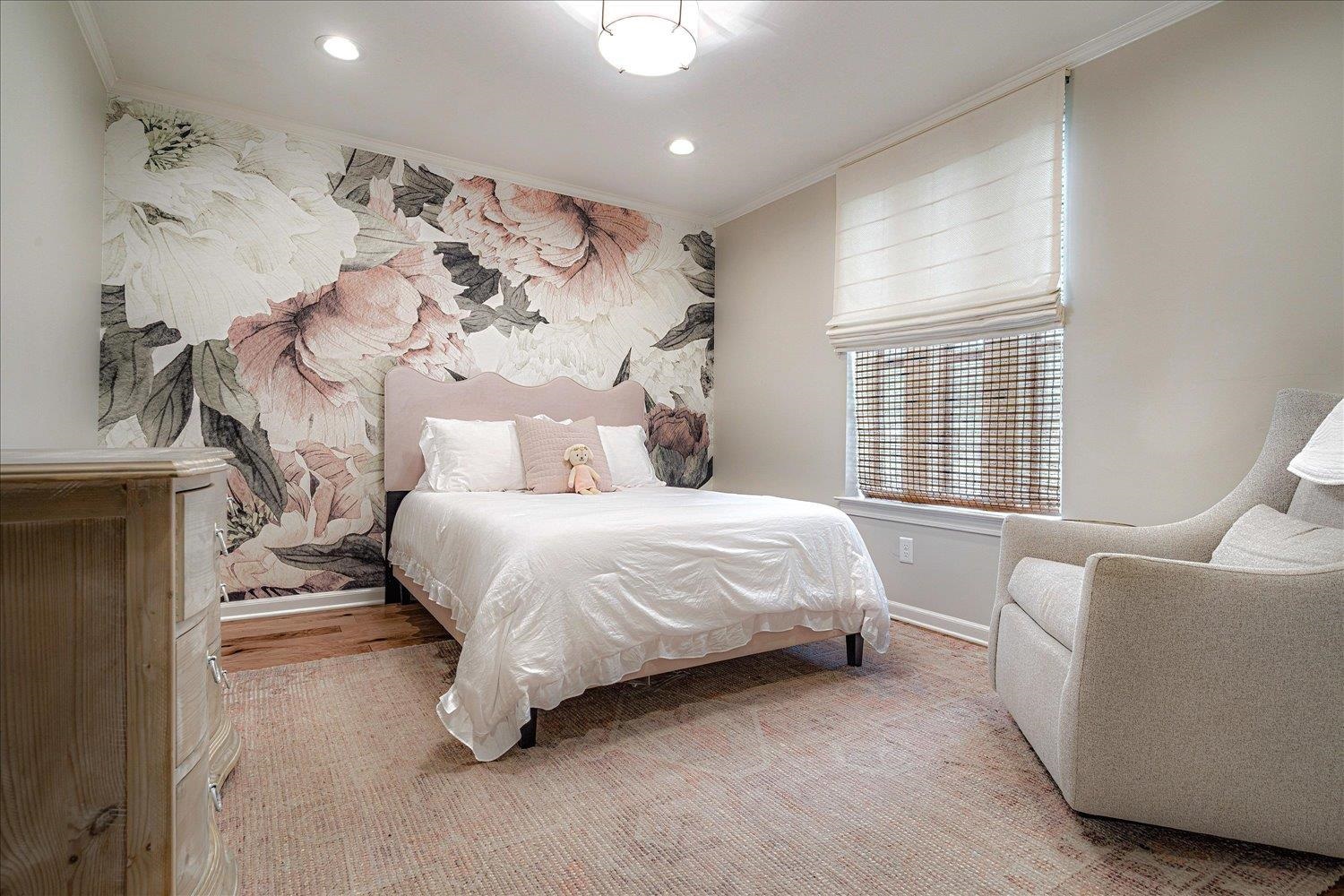 6677 Neshoba Road Memphis, TN 38120 - Photo 29 of 40 a spacious bedroom with a bed and a couch