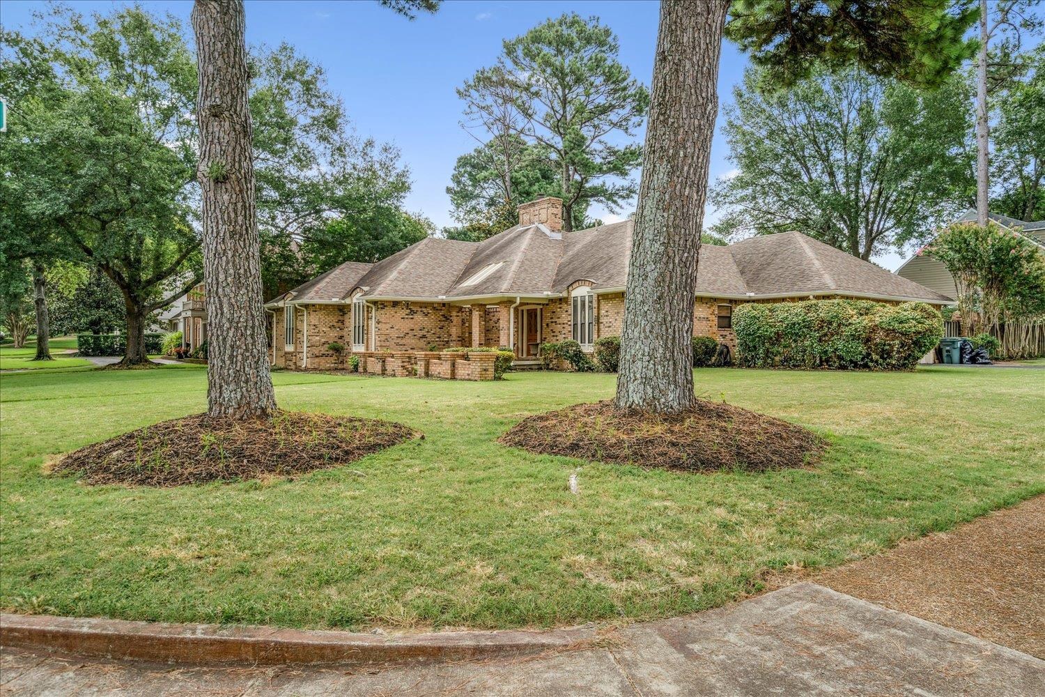 6677 Neshoba Road Memphis, TN 38120 - Photo 4 of 40 a front view of a house with garden