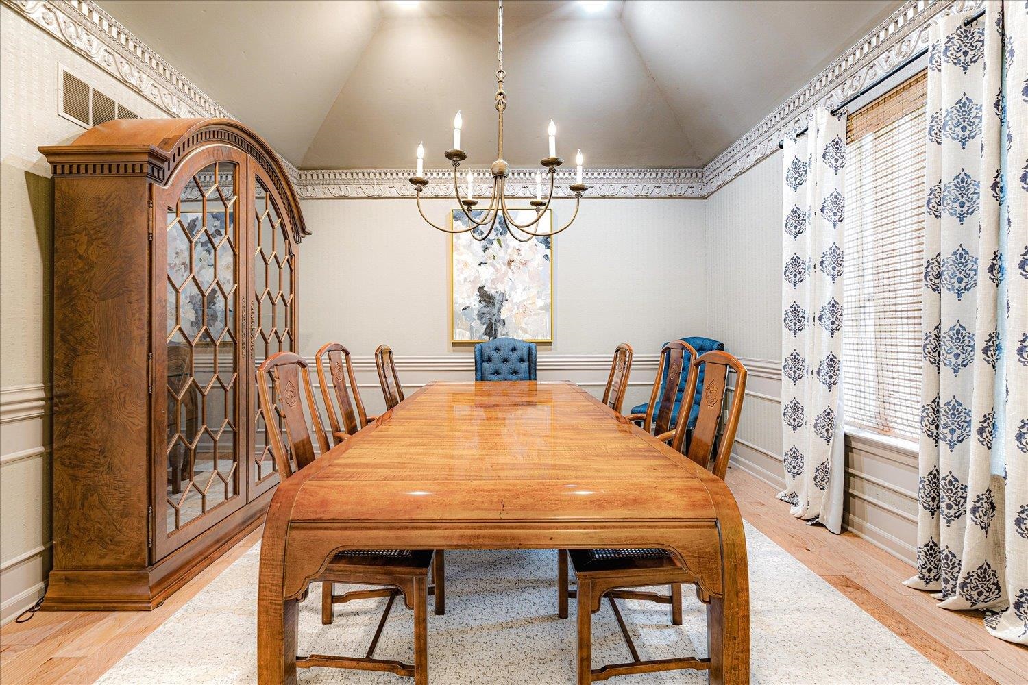 6677 Neshoba Road Memphis, TN 38120 - Photo 10 of 40 a dining room with furniture and window