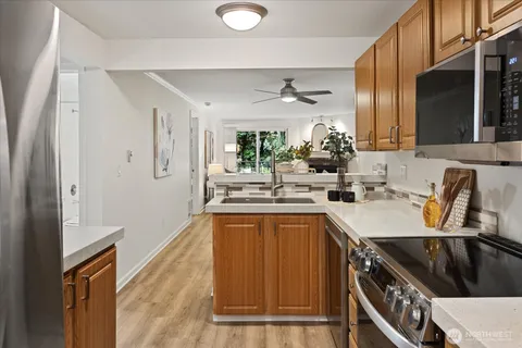 $439,950 | 10018 Northeast 127th Place, Unit B109, Kirkland, WA 98034