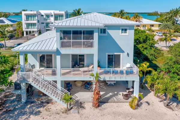 a view of house with outdoor seating space