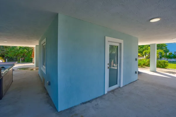 a view of a house with porch and garden