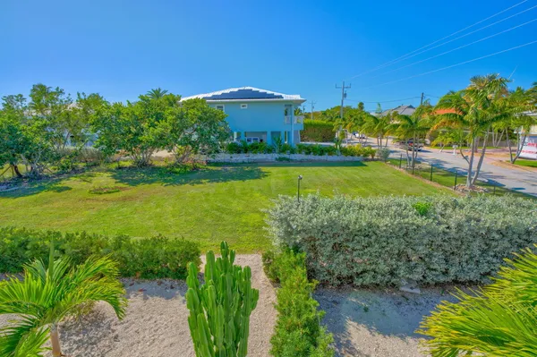 a view of a house with a big yard
