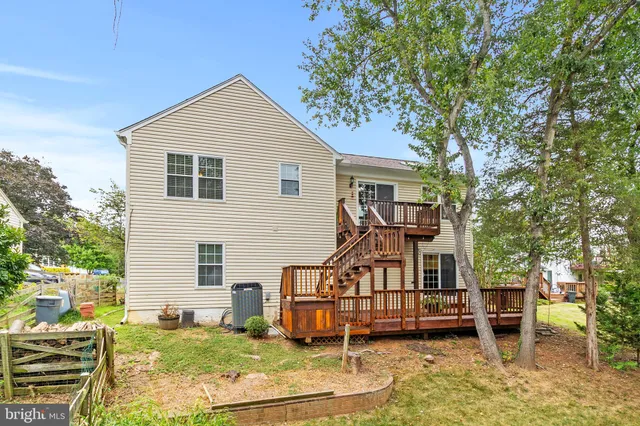 $775,000 | 43 Bentley Drive, Sterling, VA 20165