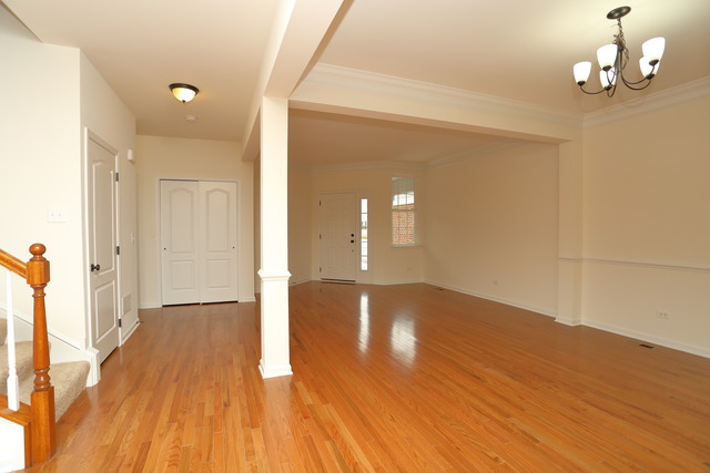 1143 Falcon Ridge Drive, Unit 54 Elgin, IL 60124 - Photo 5 of 24