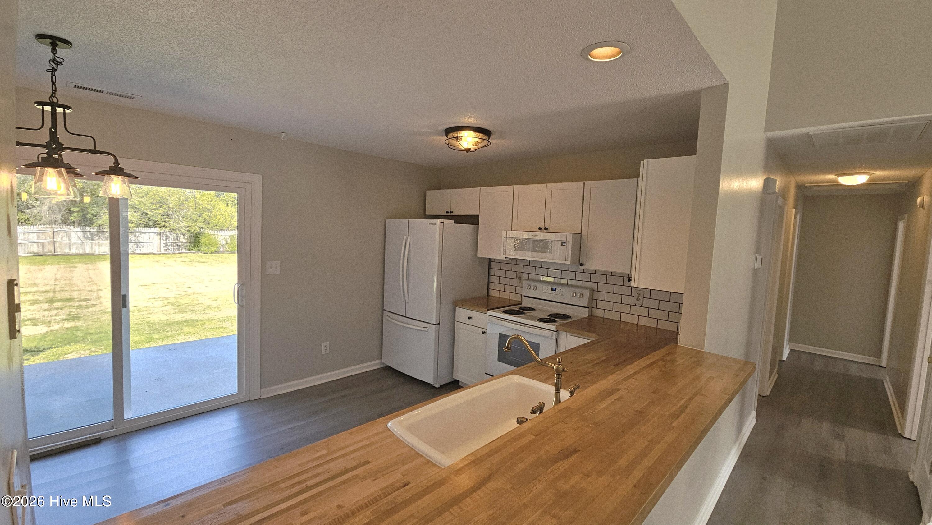 183 Parnell Road Hubert, NC 28539 - Photo 8 of 22 Kitchen