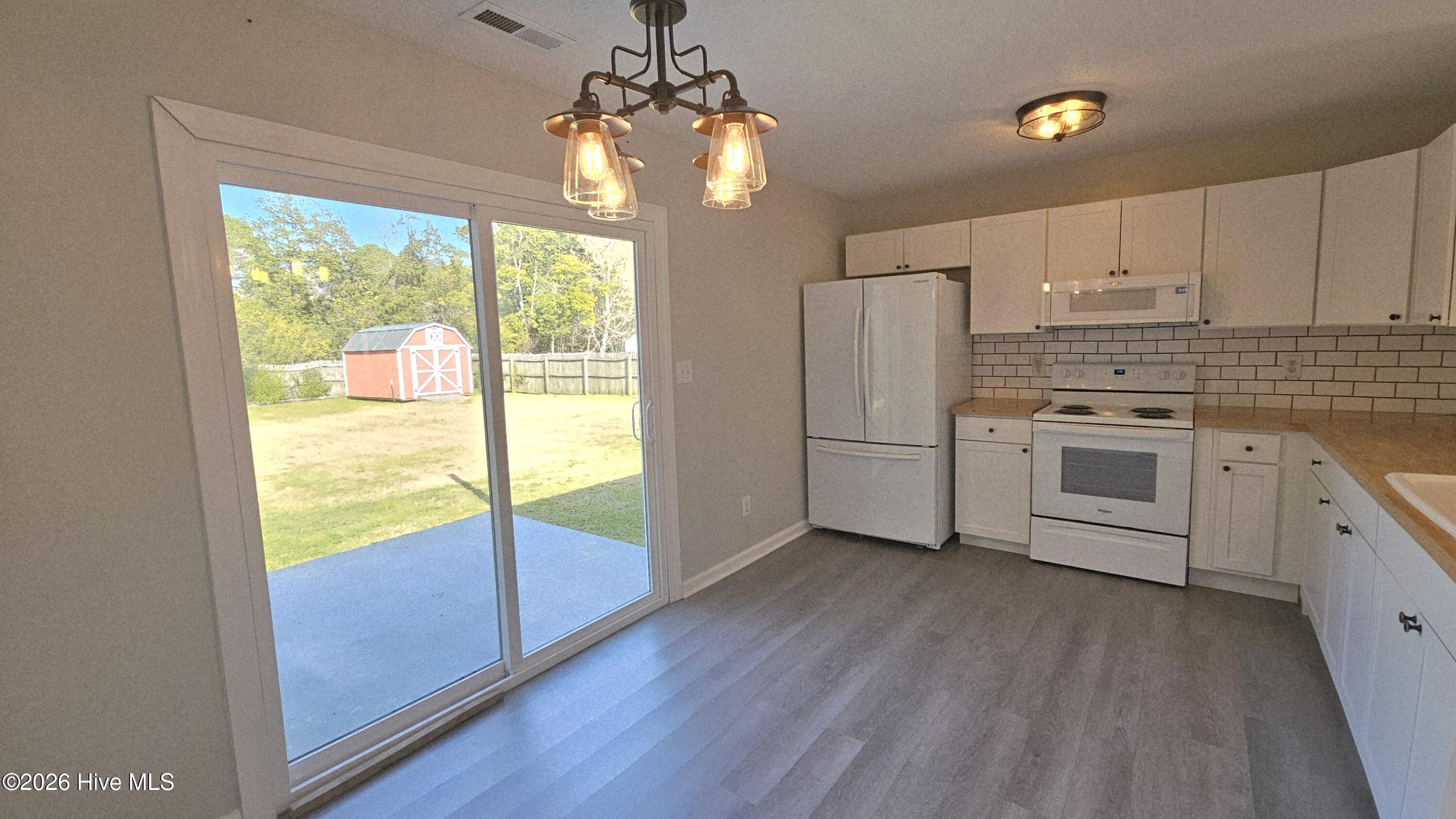 183 Parnell Road Hubert, NC 28539 - Photo 9 of 22 Kitchen