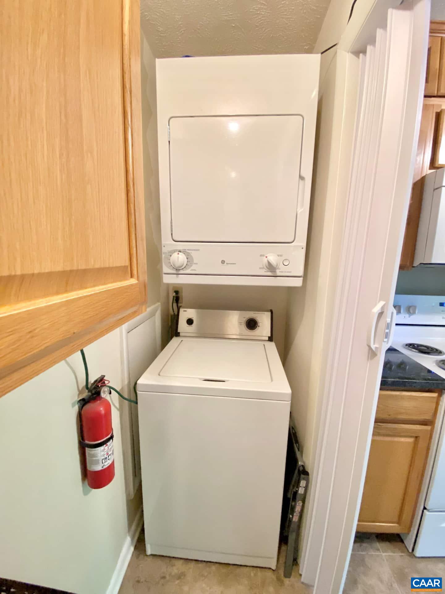 454 3 Ridges Wintergreen, VA 22967 - Photo 10 of 14 a utility room with dryer and washer