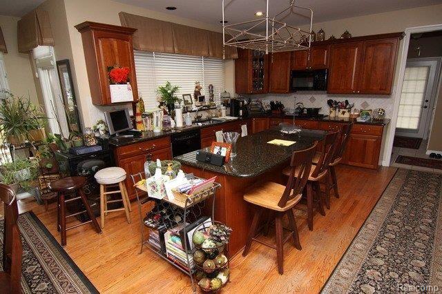 1054 Autumnview Drive Rochester, MI 48307 - Photo 11 of 16 Kitchen 2
