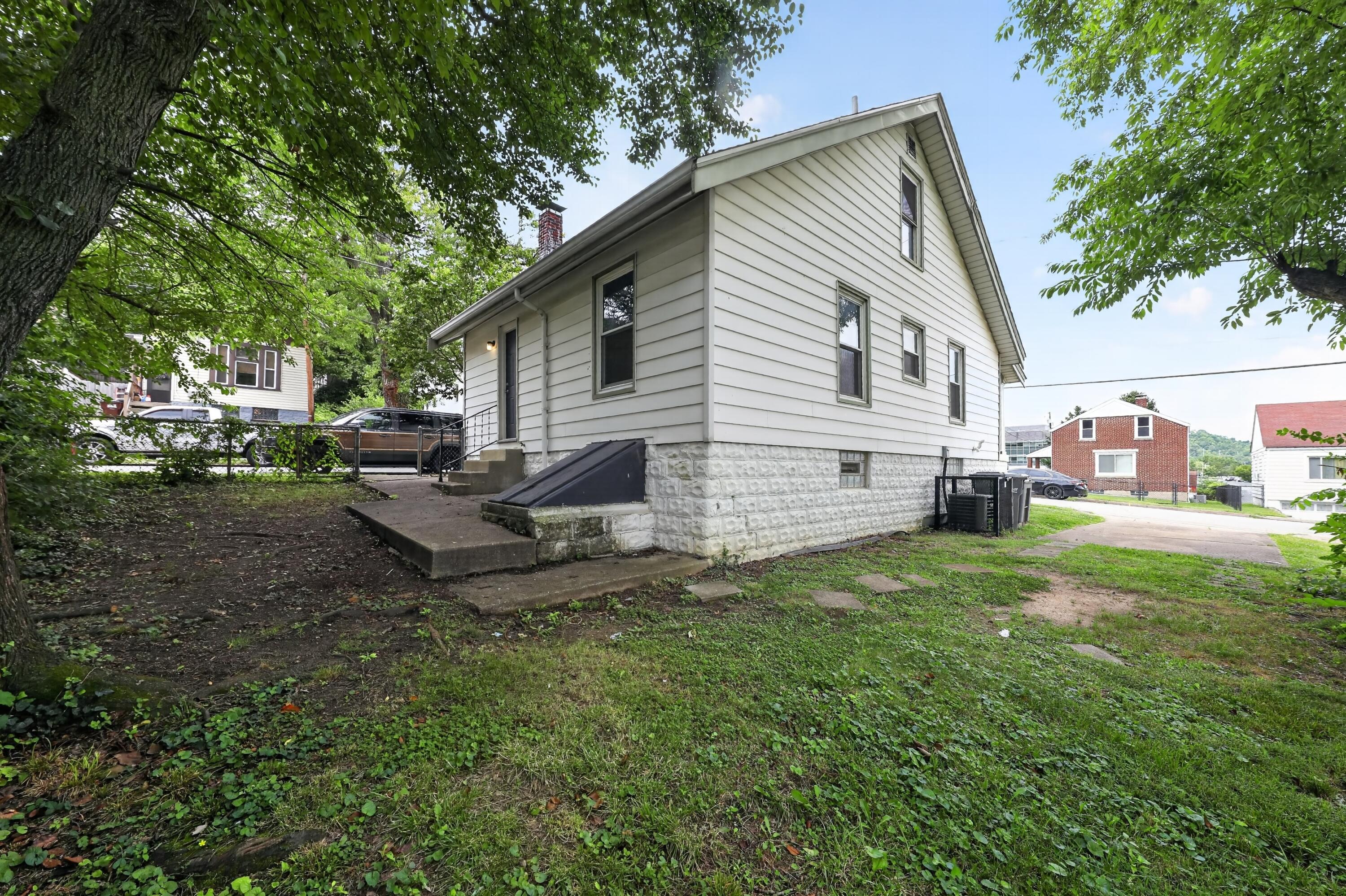 511 West 16th Street Covington, KY 41014 - Photo 4 of 30 03_511_W_16th_St-Exterior-0030