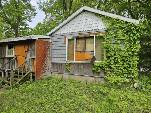 $35,000 | 77868 30th Avenue, Covert, MI 49043