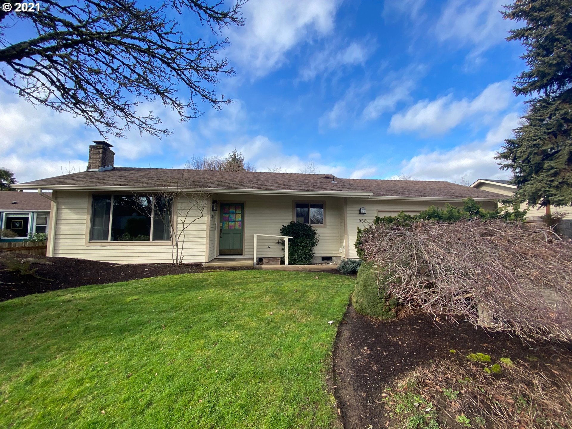 988 Rainbow Drive Springfield, OR 97477 - Photo 1 of 26 Gallery Image 1