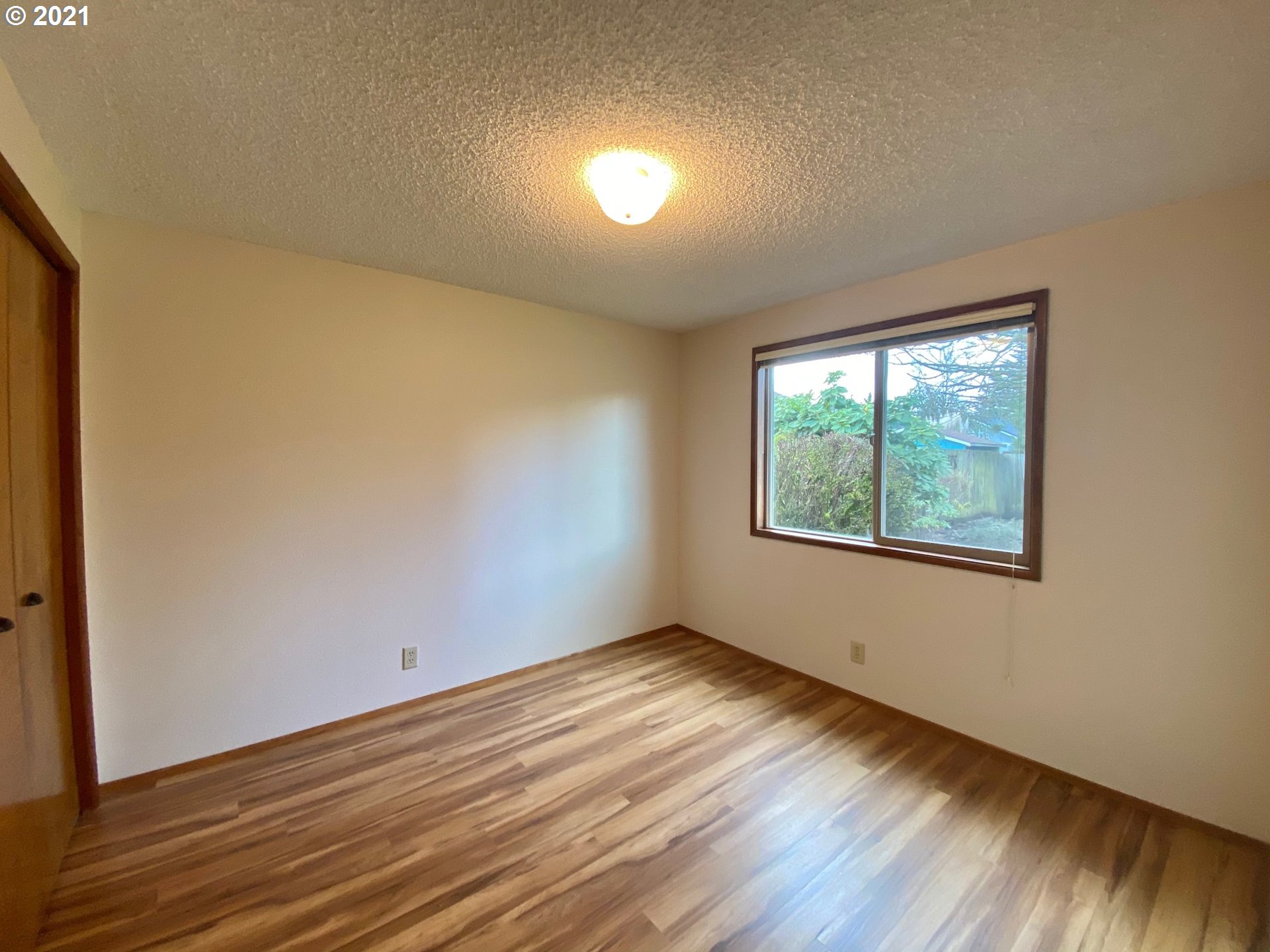 988 Rainbow Drive Springfield, OR 97477 - Photo 13 of 26 Gallery Image 13