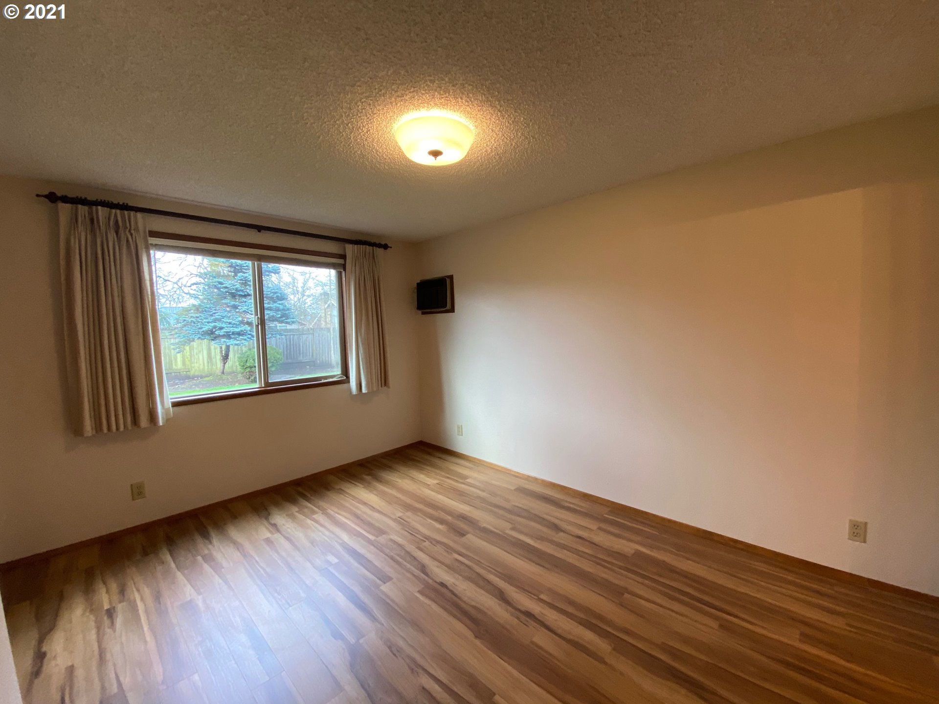 988 Rainbow Drive Springfield, OR 97477 - Photo 17 of 26 Gallery Image 17