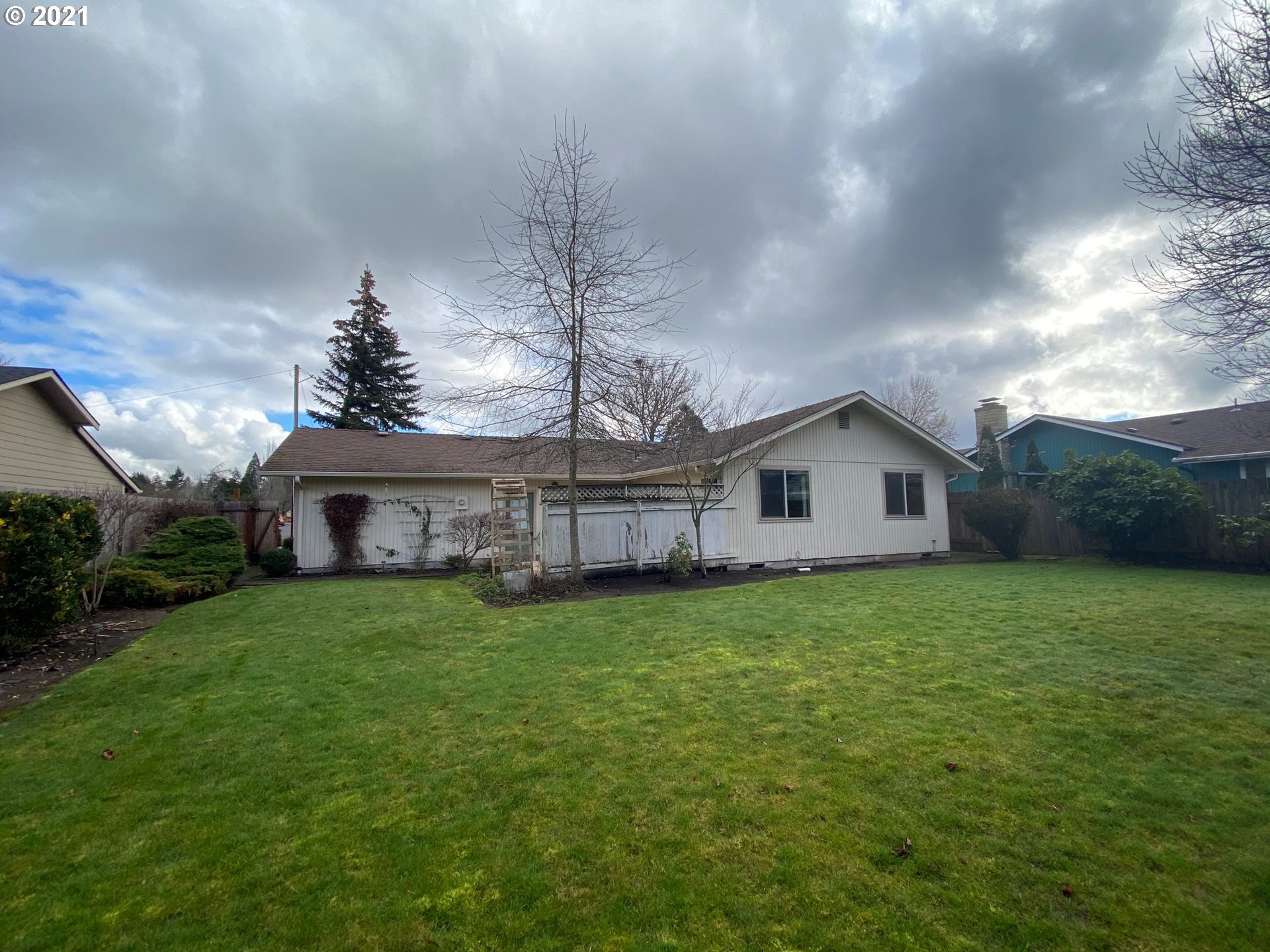988 Rainbow Drive Springfield, OR 97477 - Photo 23 of 26 Gallery Image 23