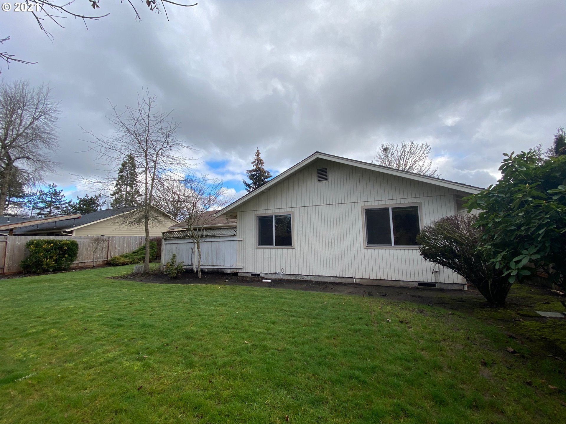 988 Rainbow Drive Springfield, OR 97477 - Photo 24 of 26 Gallery Image 24