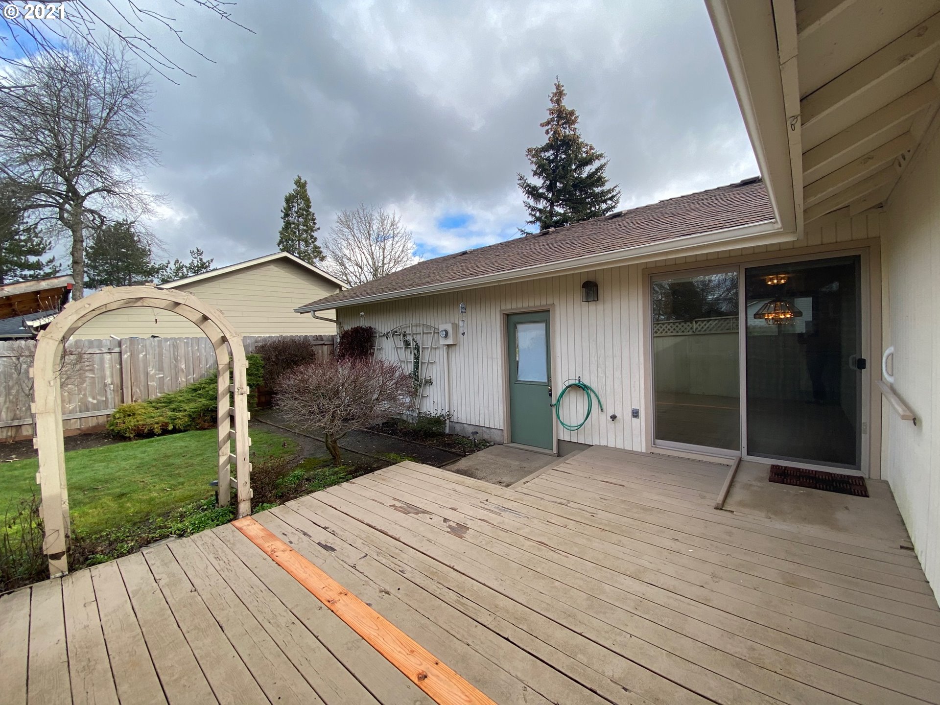 988 Rainbow Drive Springfield, OR 97477 - Photo 25 of 26 Gallery Image 25