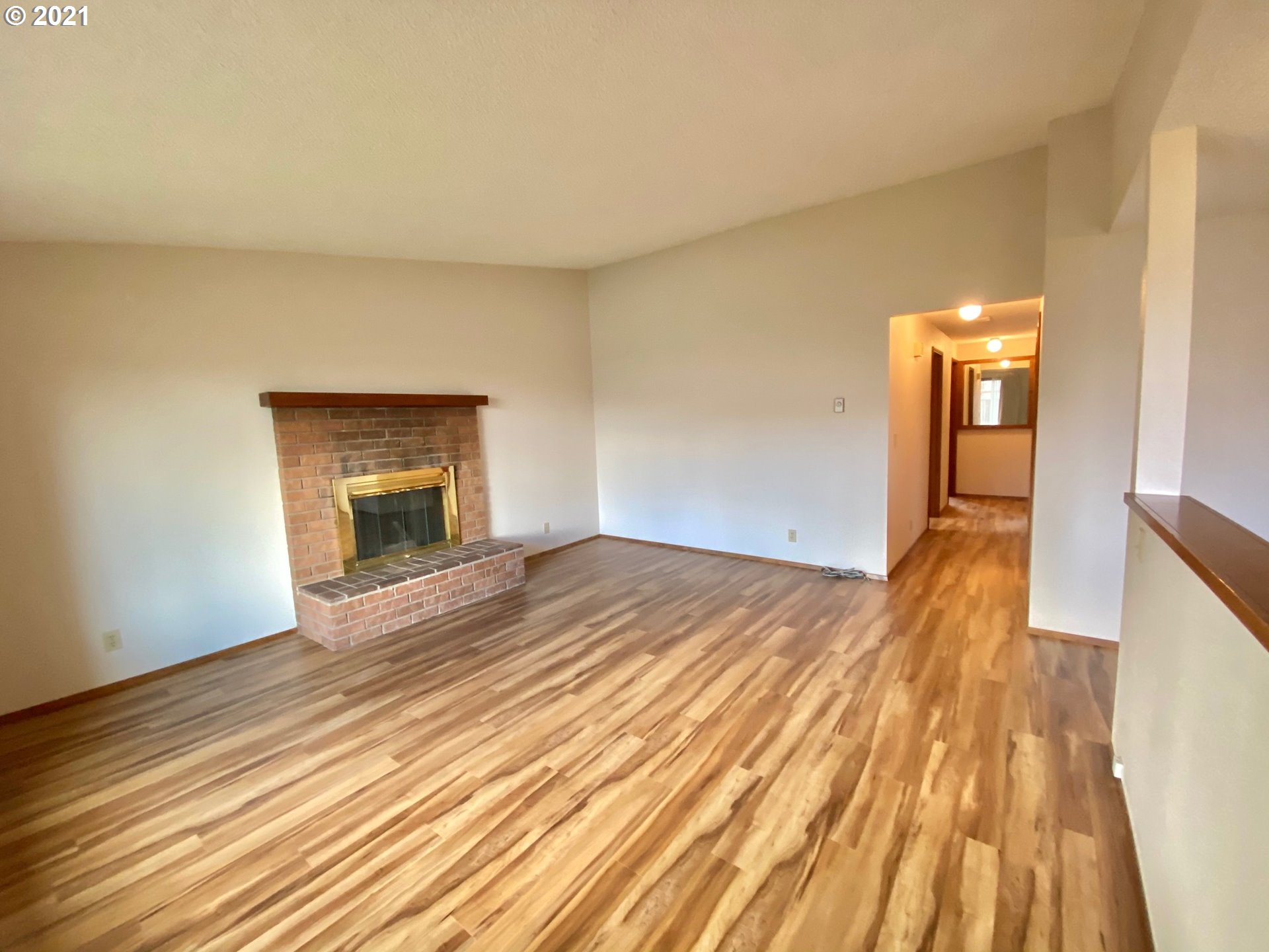 988 Rainbow Drive Springfield, OR 97477 - Photo 5 of 26 Gallery Image 5