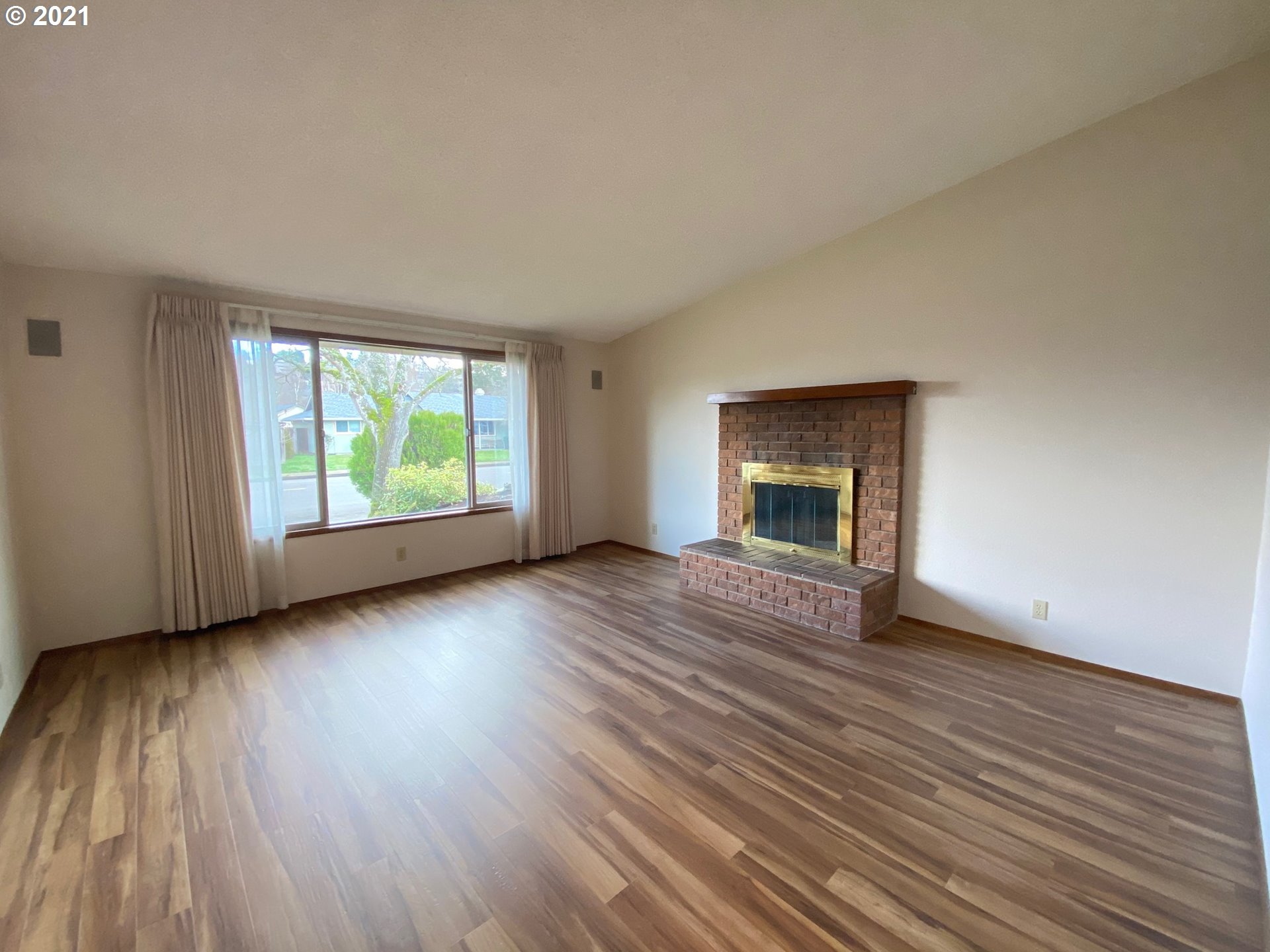 988 Rainbow Drive Springfield, OR 97477 - Photo 7 of 26 Gallery Image 7