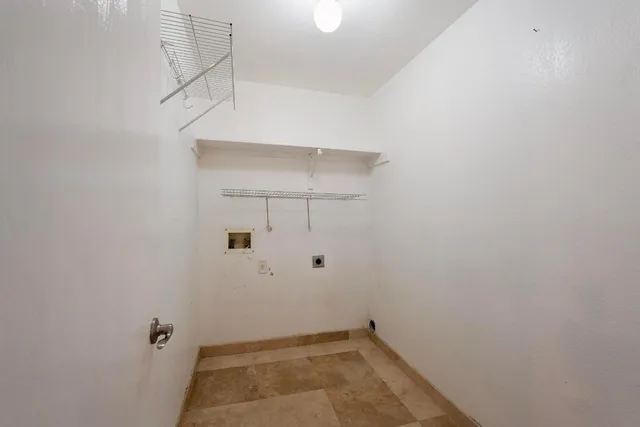 a view of utility room