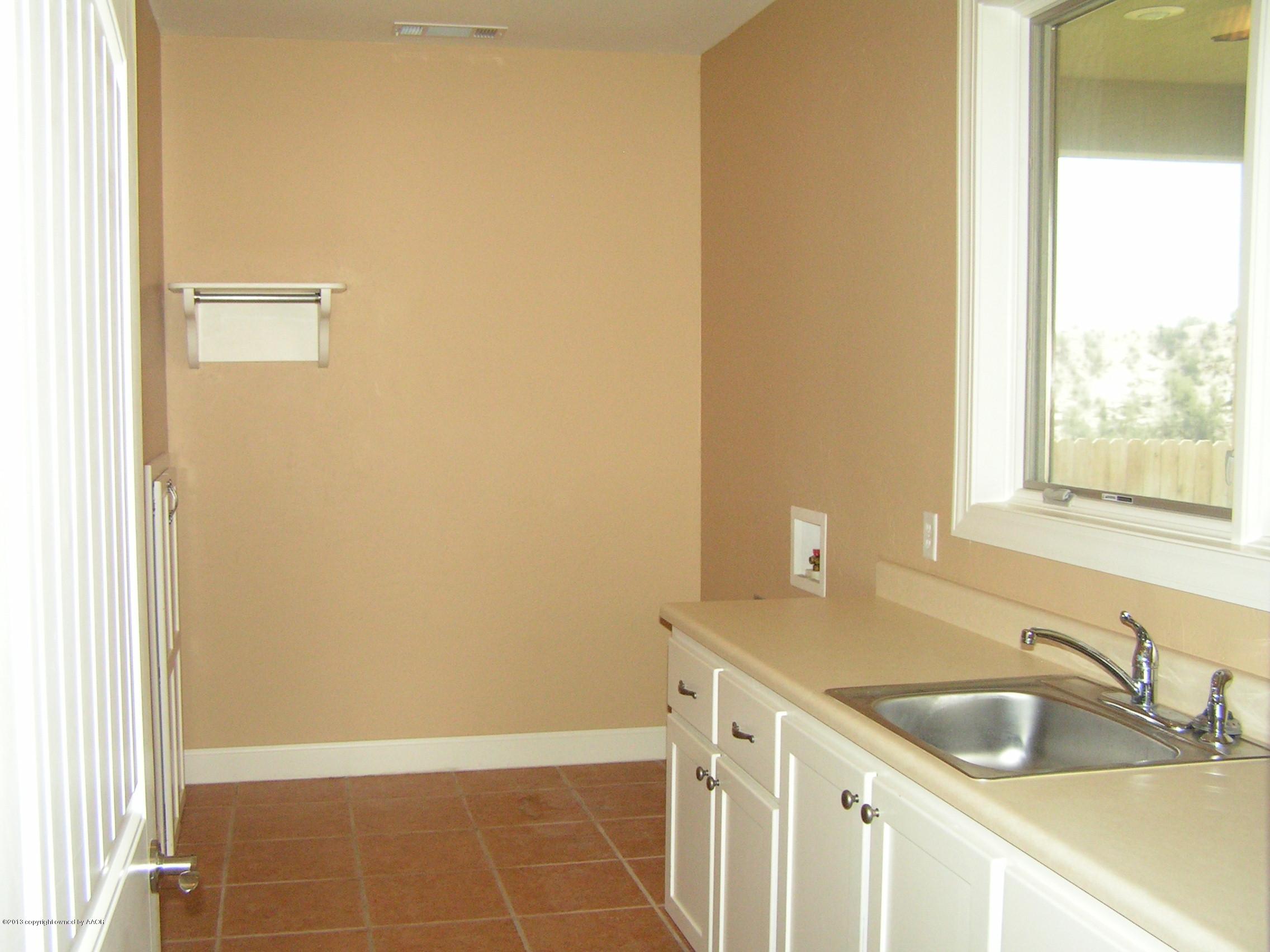 6670 Red Rock Road Amarillo, TX 79118 - Photo 17 of 71 UTILITY ROOM
