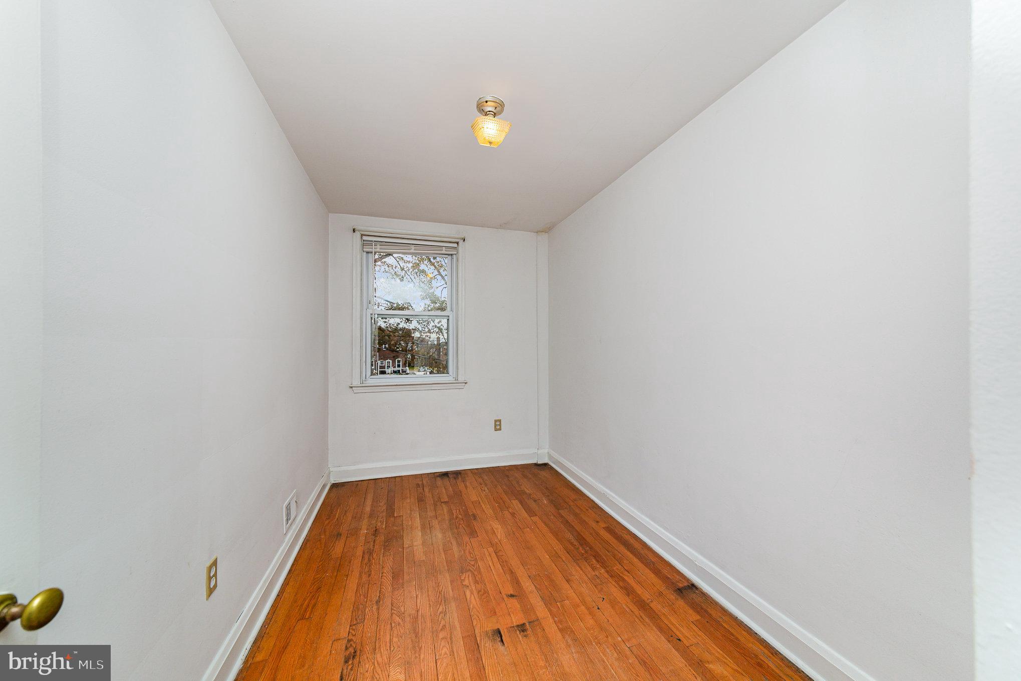 8675 Oak Road Parkville, MD 21234 - Photo 13 of 33