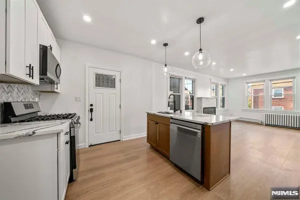 $2,600 | 170 Cedar Street, Unit 1, Cliffside Park, NJ 07010