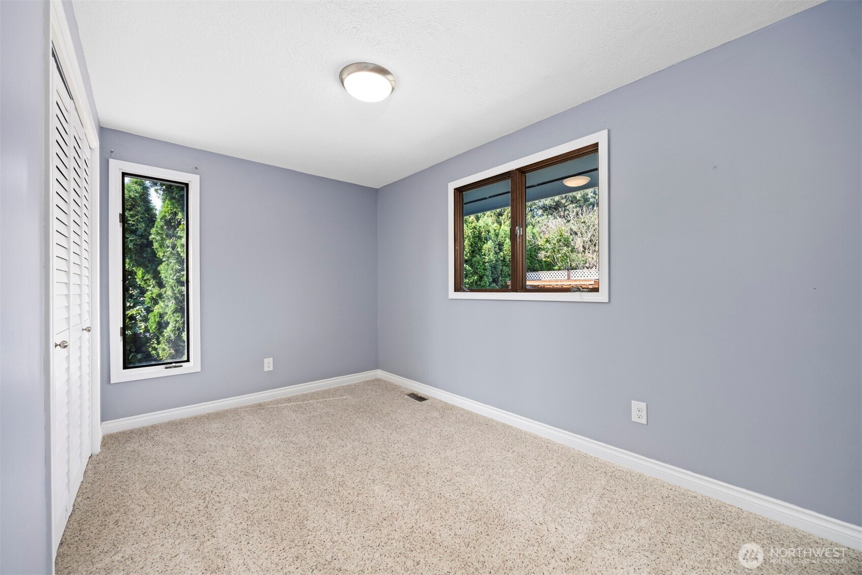 403 17th Street Lynden, WA 98264 - Photo 22 of 40 an empty room with windows