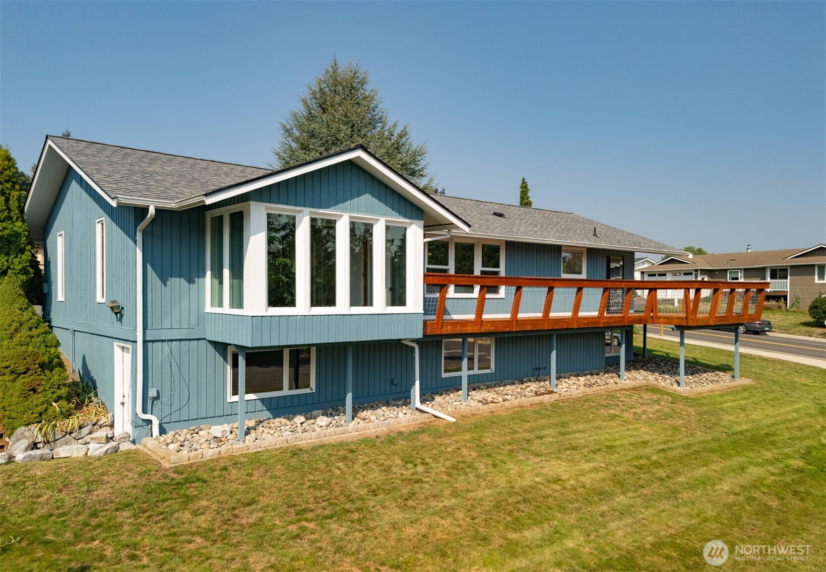 403 17th Street Lynden, WA 98264 - Photo 31 of 40 a front view of a house with swimming pool
