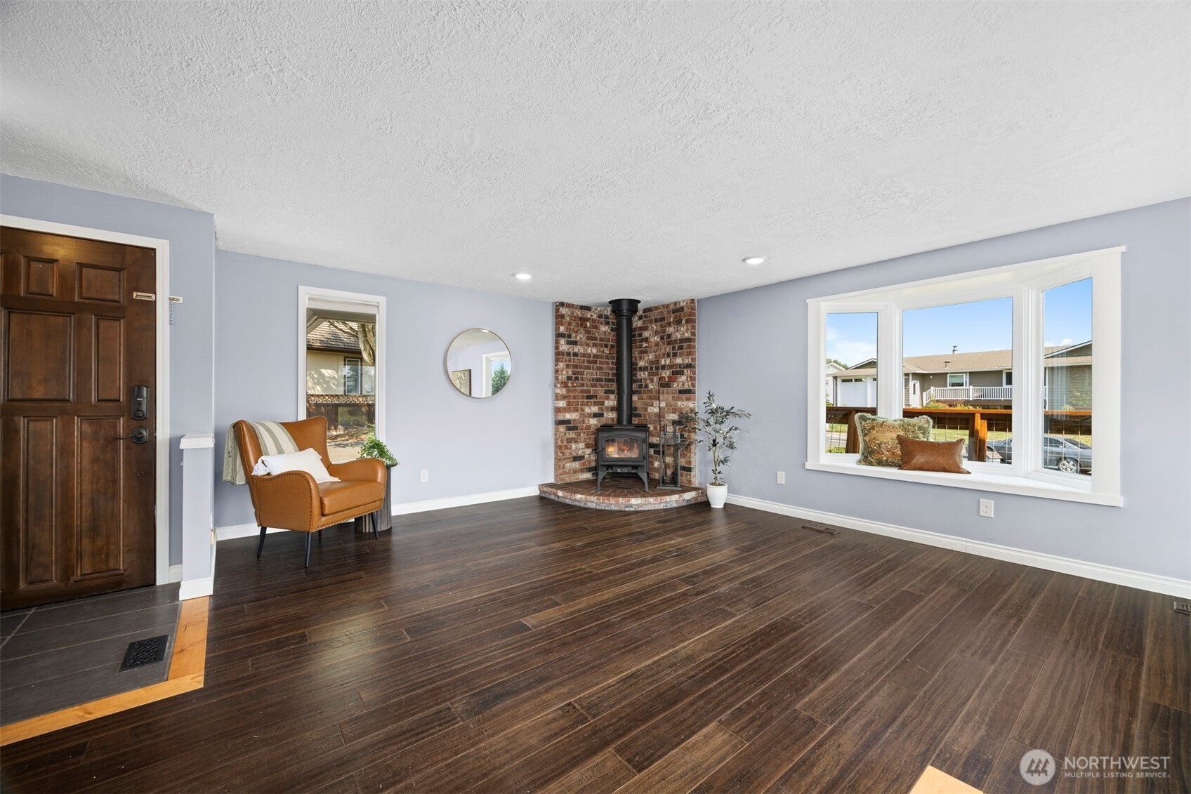 403 17th Street Lynden, WA 98264 - Photo 9 of 40 an empty room with wooden floor and windows