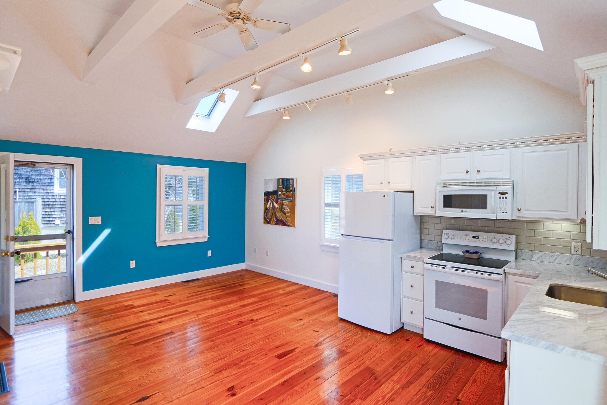6 Shore Road, Unit 12 Truro, MA 02666 - Photo 3 of 22 IMG_0071