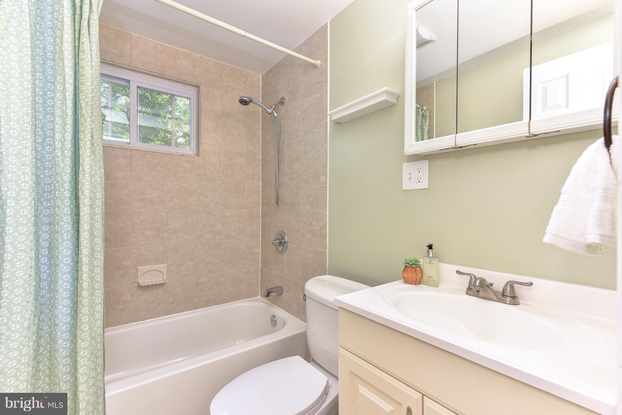 10807 Huntley Place Silver Spring, MD 20902 - Photo 9 of 19 Dining Room