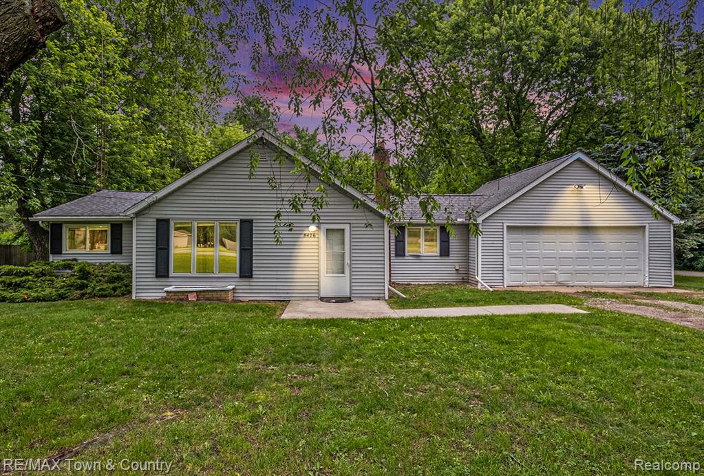 8476 Coldwater Road Flushing, MI 48433 - Photo 2 of 19