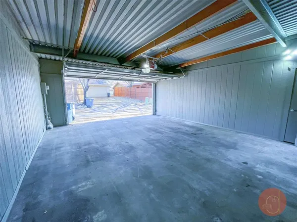 a view of backyard with large space