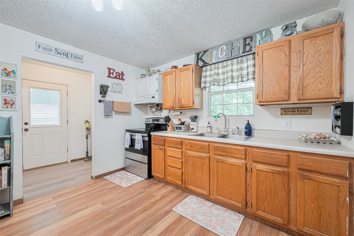 200 Little Pine Valley Road Cleveland, TX 77328 - Photo 21 of 43 Nice open kitchen
