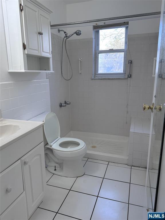 1165 A Valley Road, Unit 1165A Wayne, NJ 07470 - Photo 18 of 22 a bathroom with a toilet and a shower