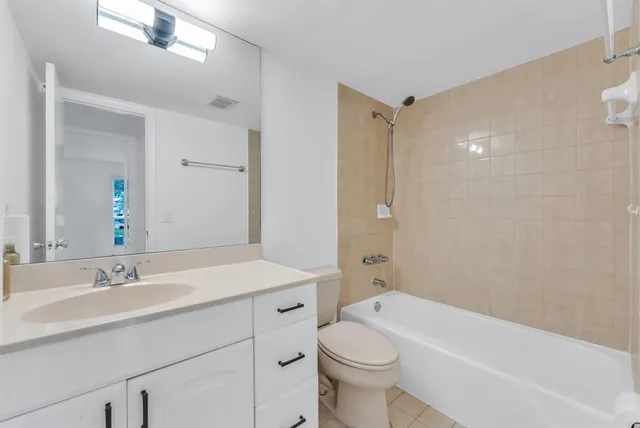 $1,800 | 10790 North Kendall Drive, Miami, FL 33176