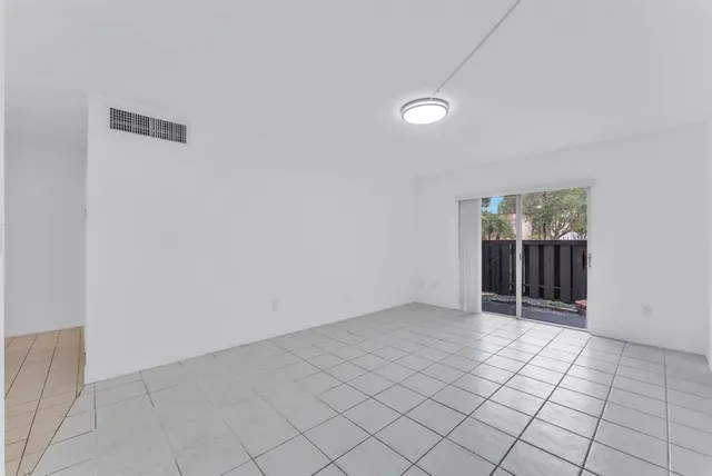 $1,800 | 10790 North Kendall Drive, Miami, FL 33176