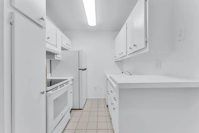 $1,800 | 10790 North Kendall Drive, Miami, FL 33176