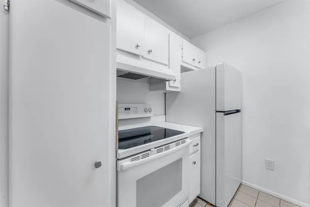 $1,800 | 10790 North Kendall Drive, Miami, FL 33176