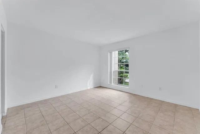 $1,800 | 10790 North Kendall Drive, Miami, FL 33176