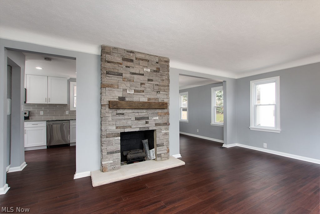 1520 Commodore Road Cleveland, OH 44124 - Photo 5 of 33