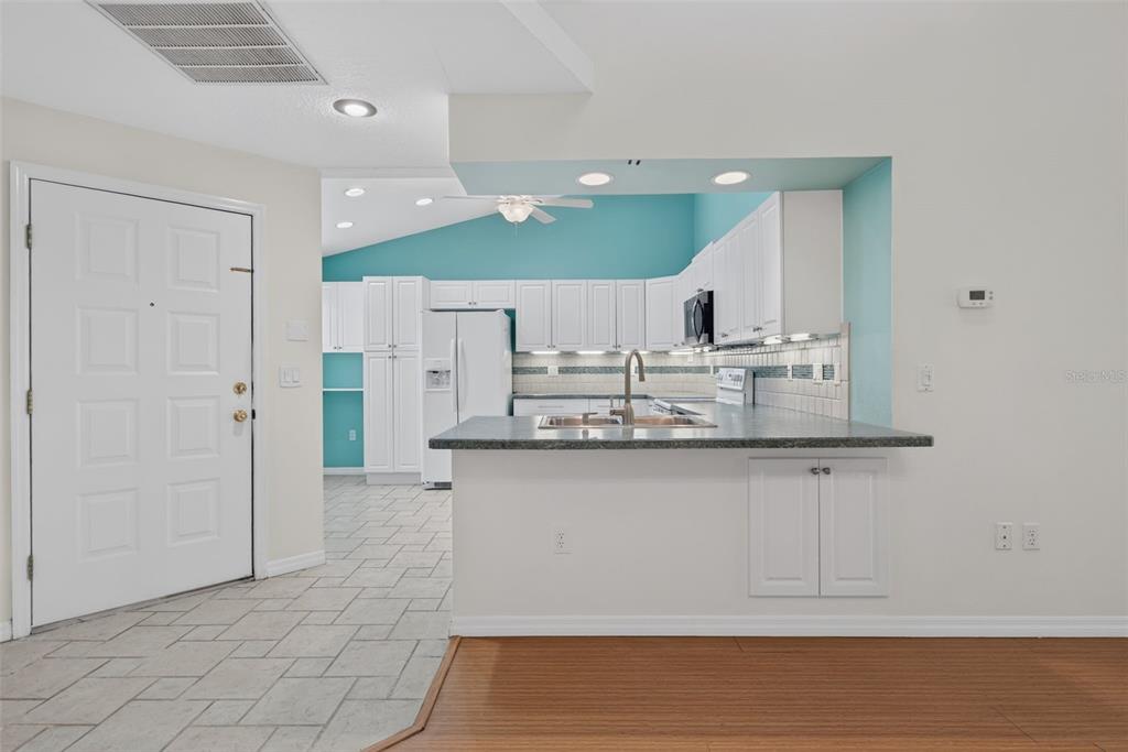5626 Monte Rosso Road Sarasota, FL 34243 - Photo 8 of 69