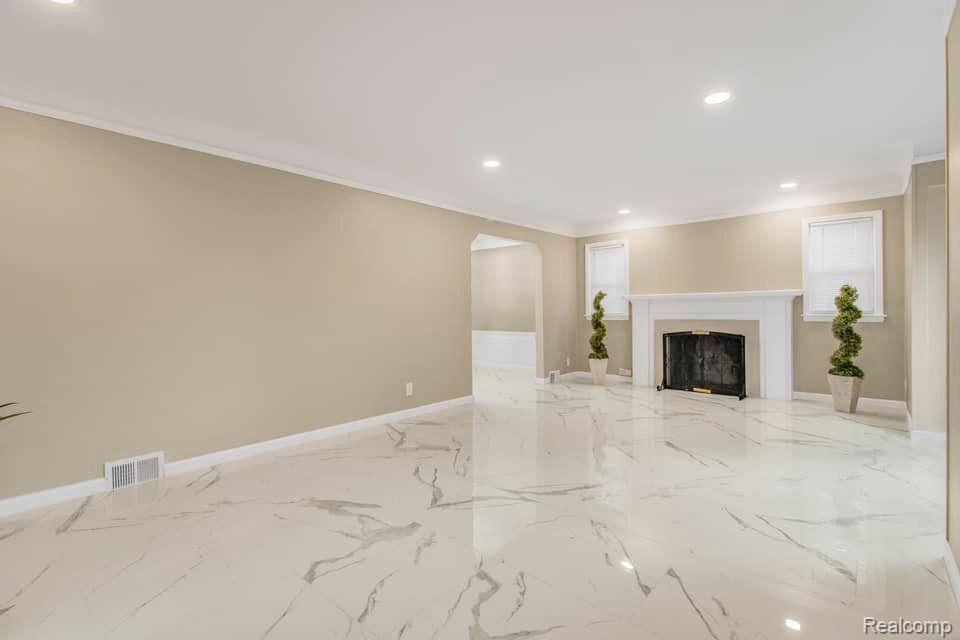 371 Moross Road Grosse Pointe, MI 48236 - Photo 3 of 31 Gallery Image 3