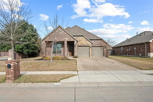 $379,900 | 114 Thoroughbred Street, Waxahachie, TX 75165