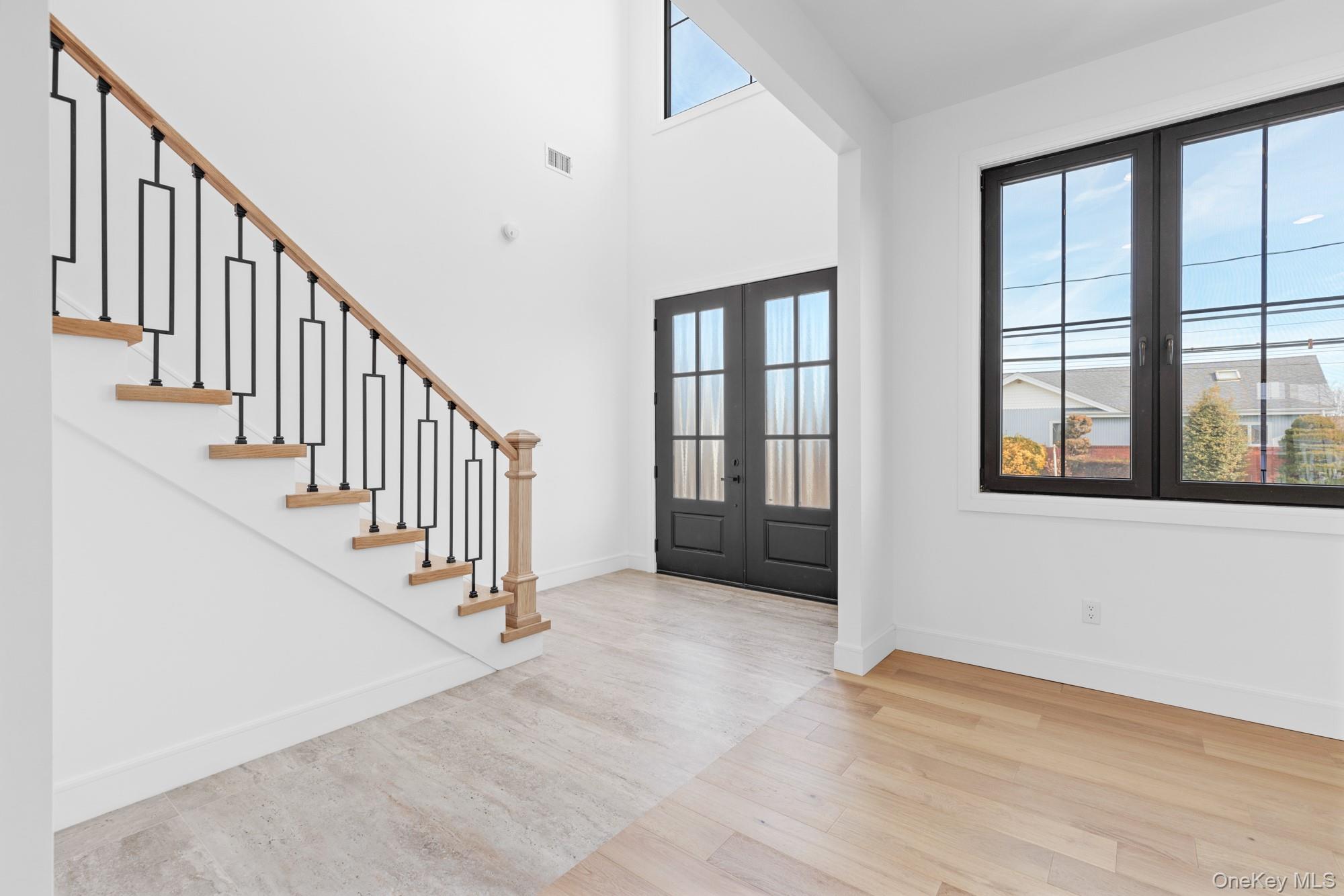 24 Midway Street Babylon, NY 11702 - Photo 6 of 40