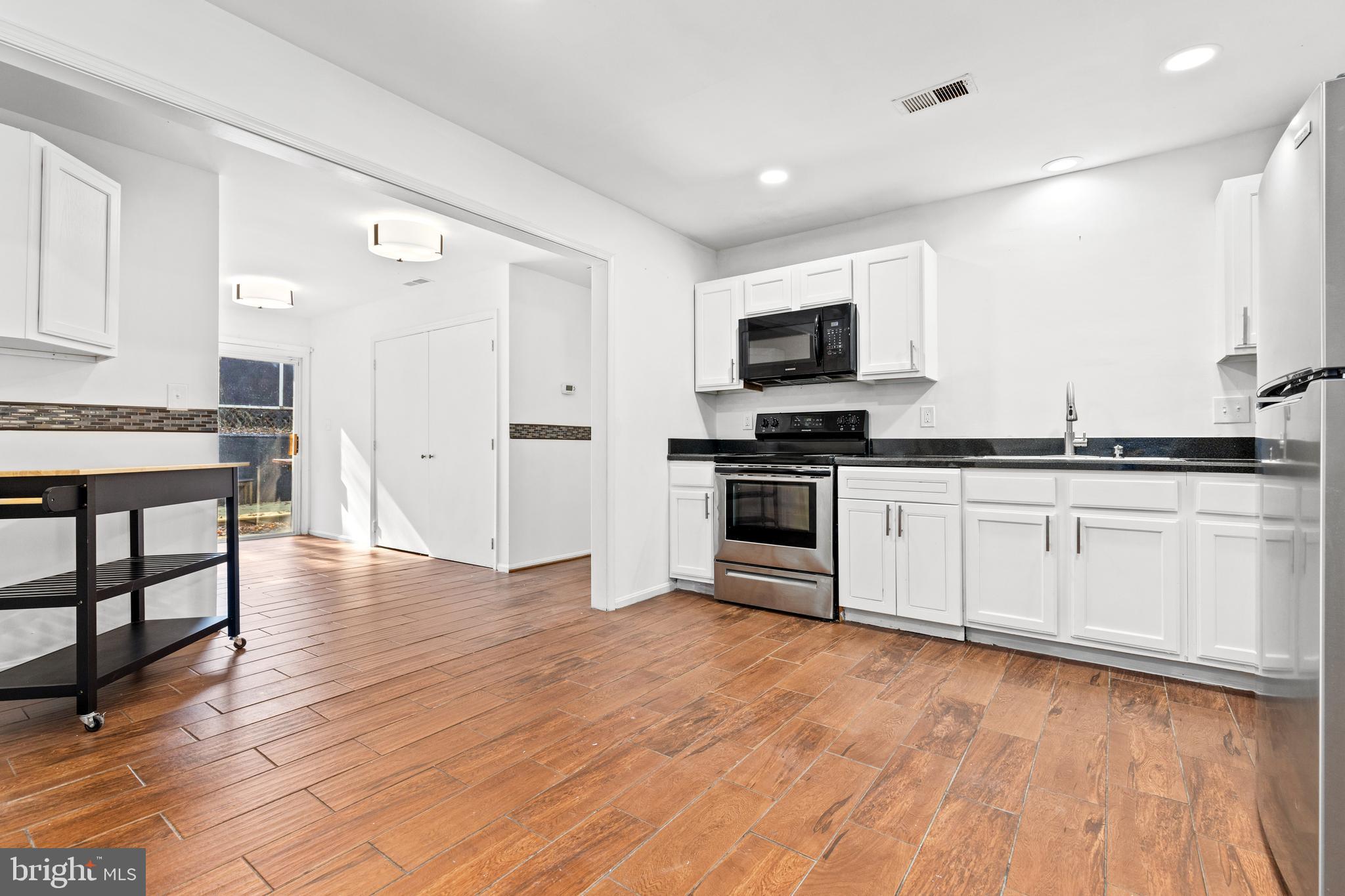 9705 Canary Court Springdale, MD 20721 - Photo 6 of 24 Gallery Image 6