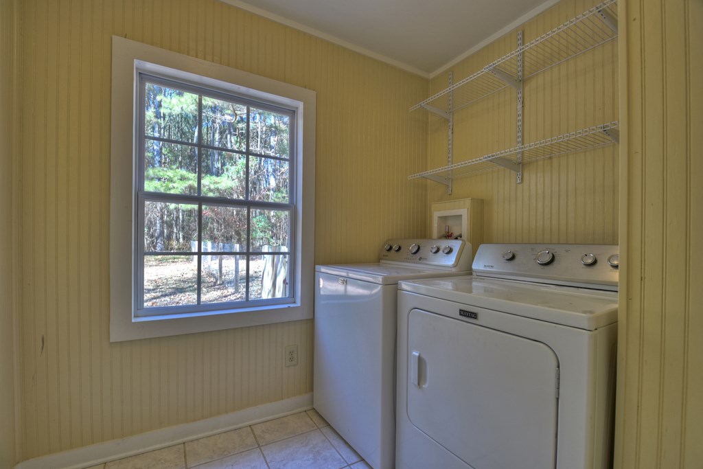 3380 Clear Creek Road Ellijay, GA 30536 - Photo 32 of 39 a utility room with dryer and washer
