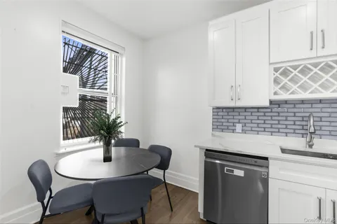$398,000 | 37 Brompton Road, Unit 3D, Great Neck, NY 11021